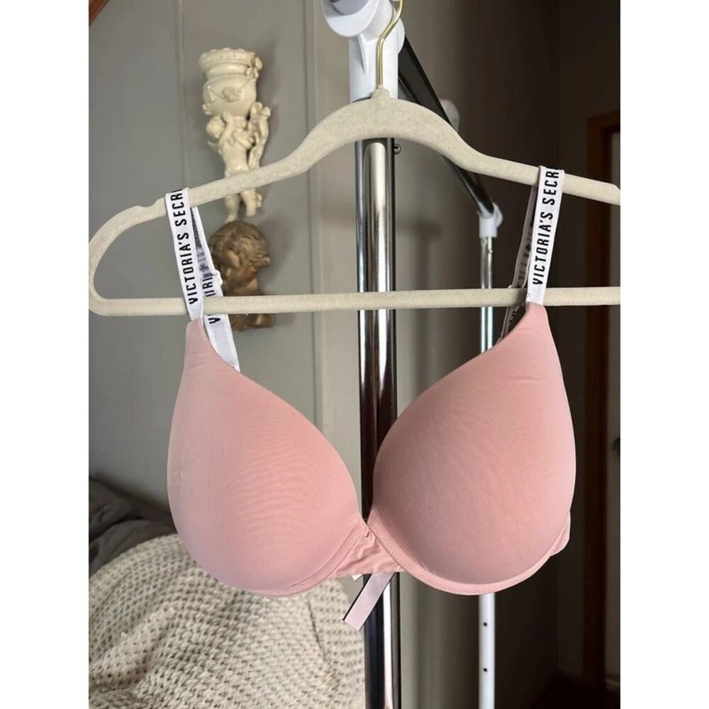 Victoria’s Secret full coverage push-up bra size 38D